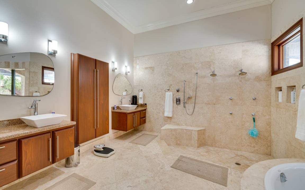 Photo of Bathroom in Groveland