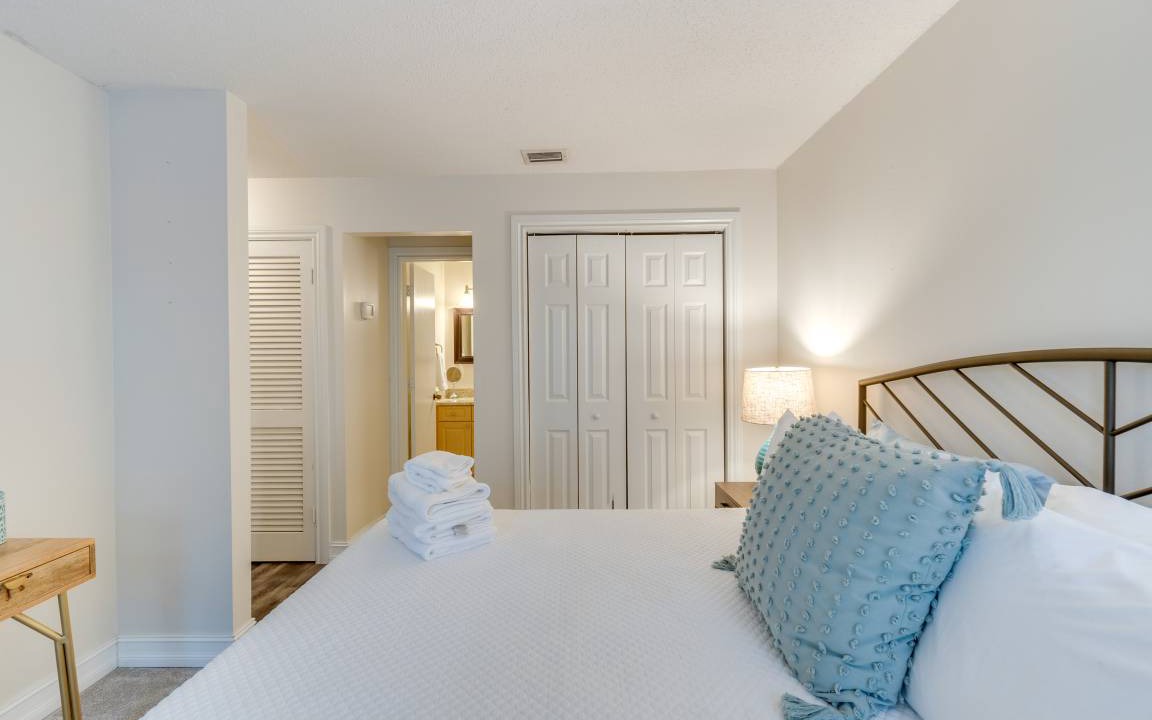 Photo of Bedroom in Gulf Gate Estates