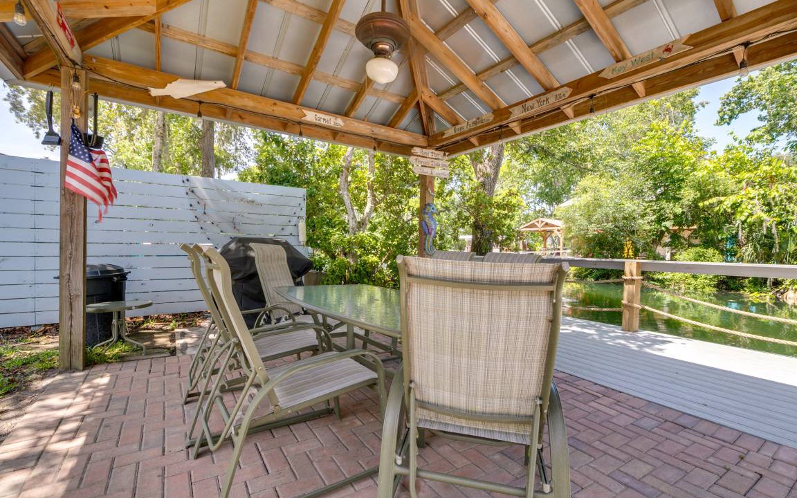 Photo of Patio Balcony in Weeki Wachee Gardens
