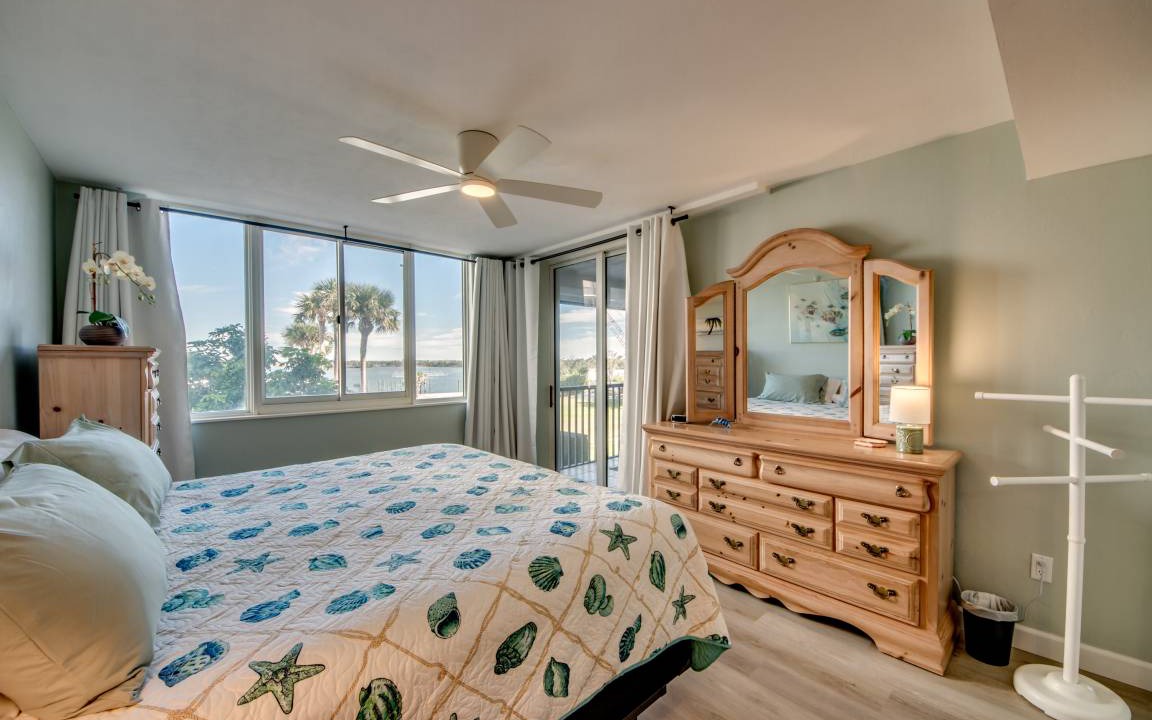 Photo of Bedroom in Mid Island