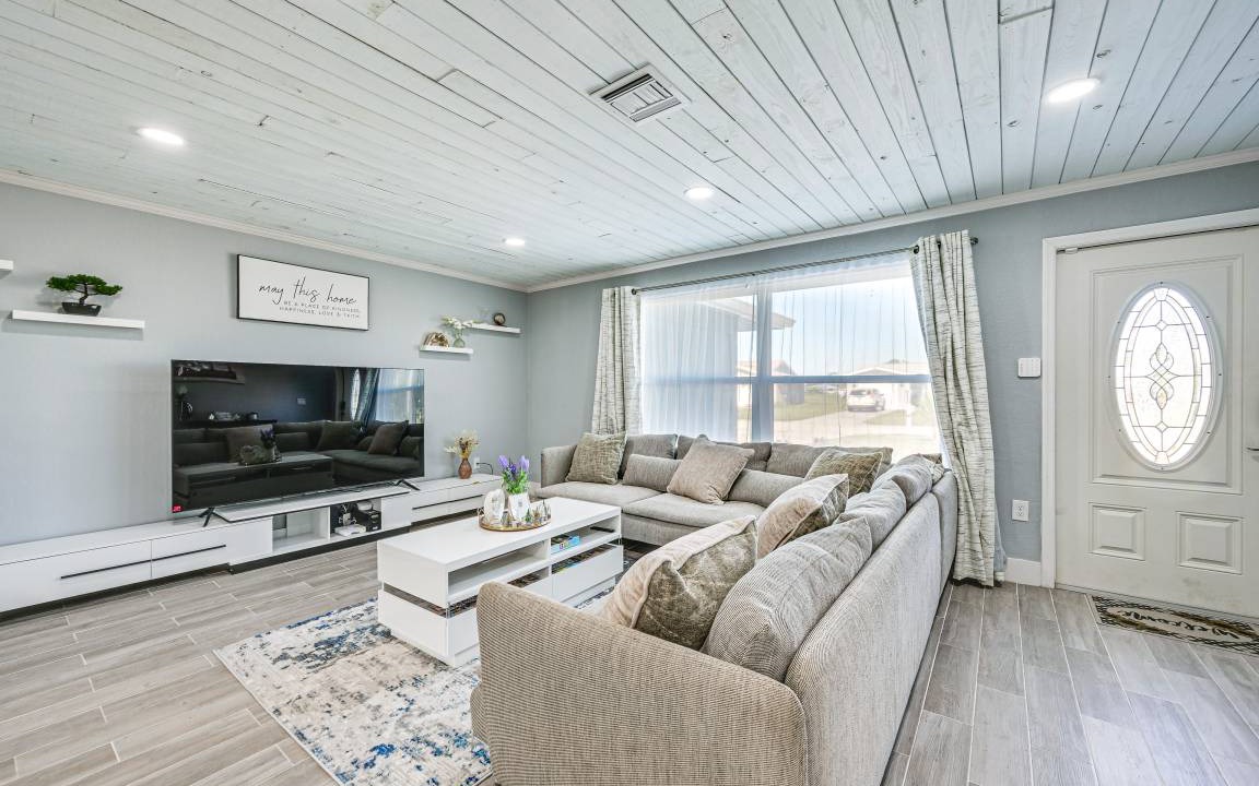 Photo of Livingroom in Oakland Hills