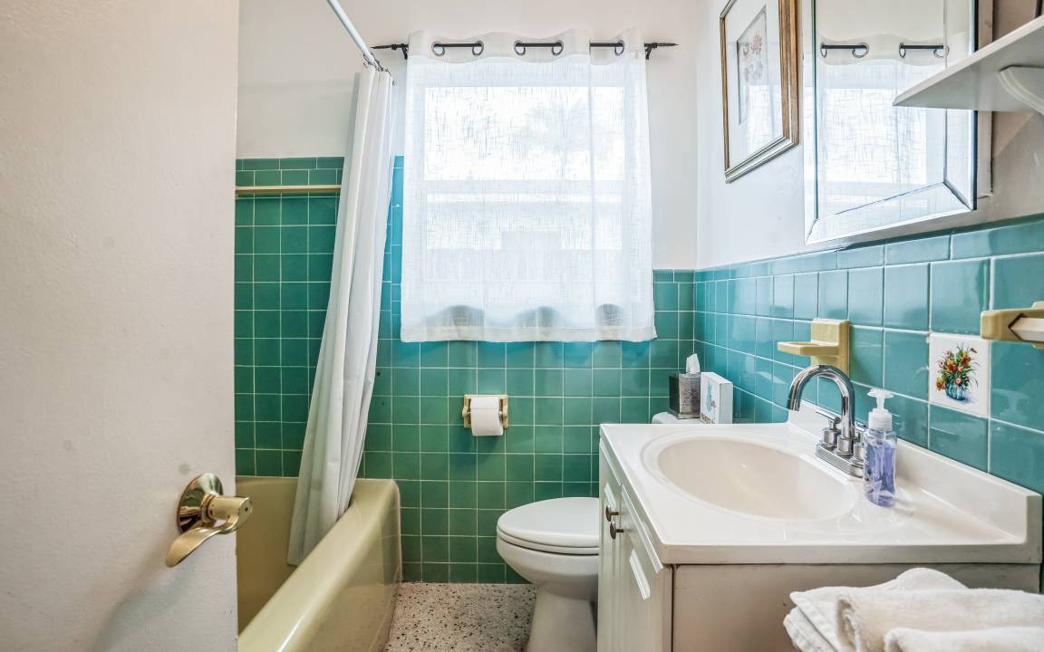 Photo of Bathroom in Poinsettia Heights