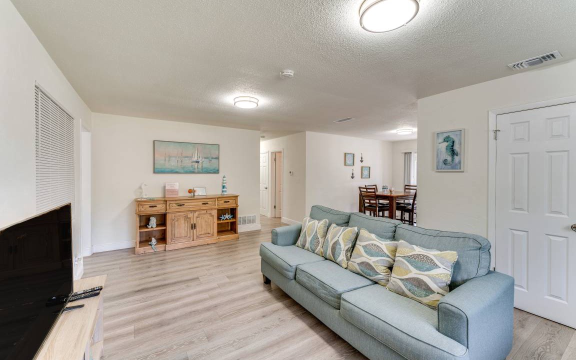 Photo of Livingroom in Greenbriar Estates