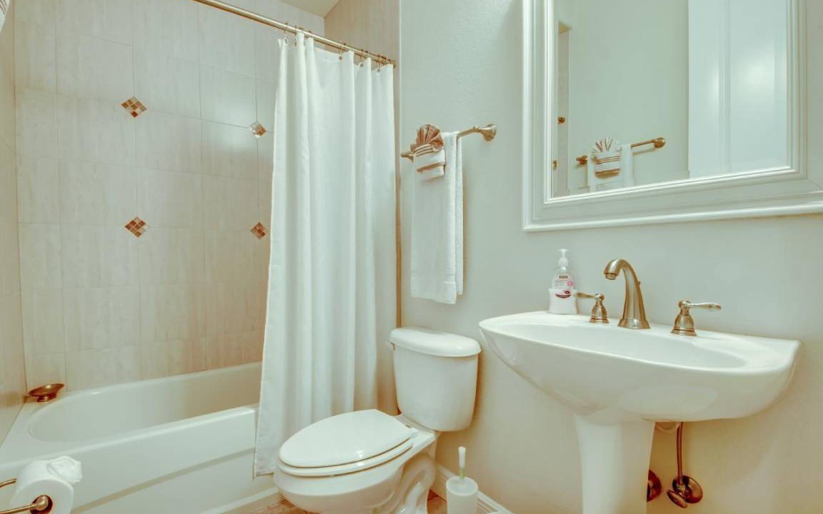 Photo of Bathroom in Pelican