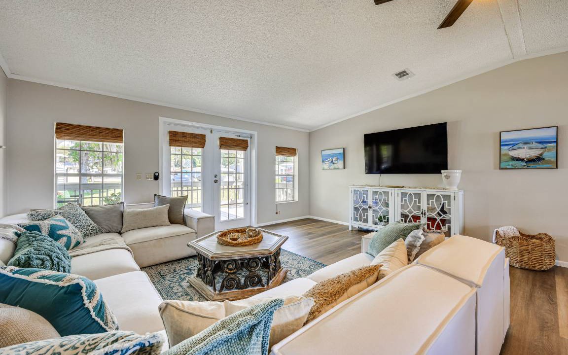 Photo of Livingroom in Doctors Inlet