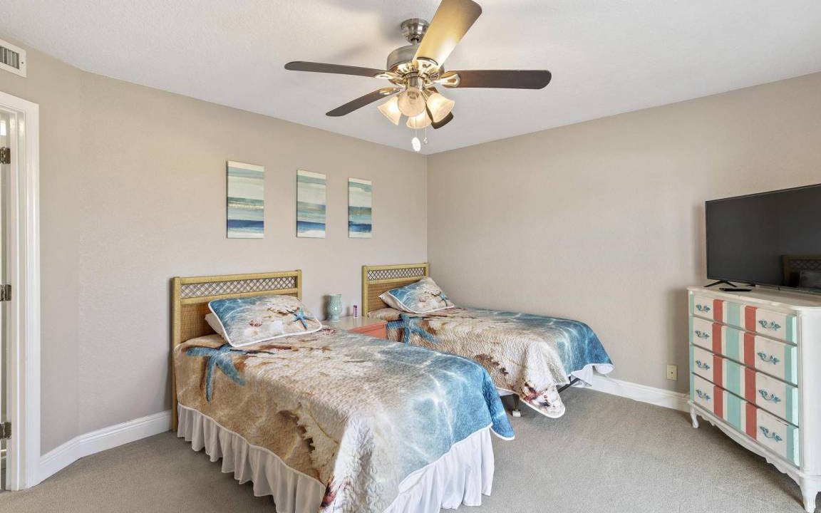 Photo of Bedroom in Beverly Beach