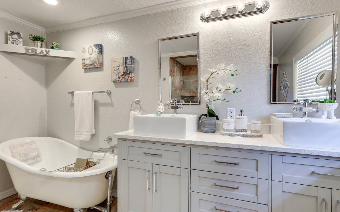 Photo of Bathroom in Flora Villa
