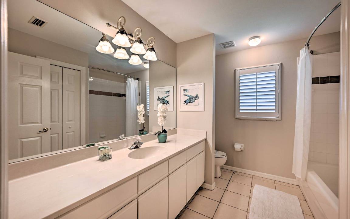 Photo of Bathroom in Trafalgar