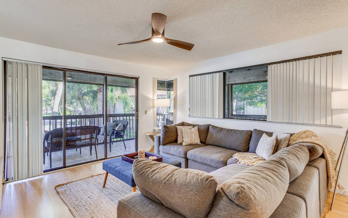 Photo of Livingroom in Hunt Club