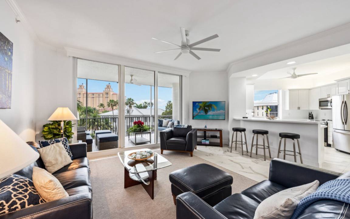 Photo of Livingroom in Vanderbilt Beach