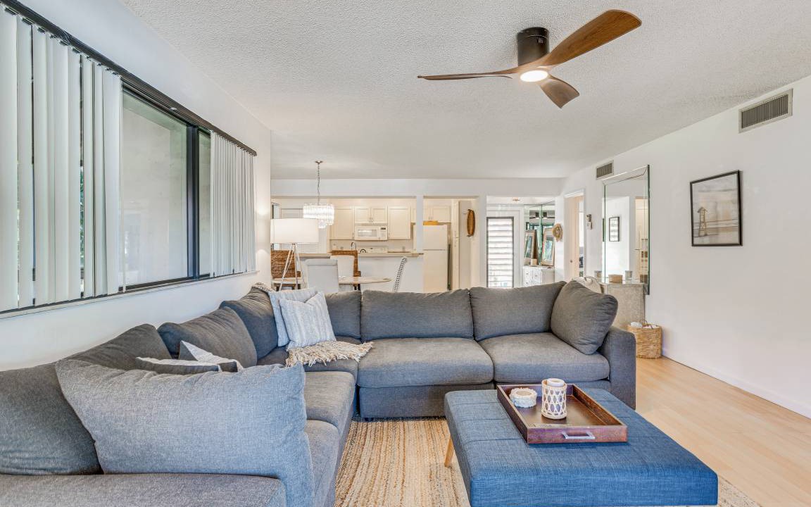 Photo of Livingroom in Hunt Club