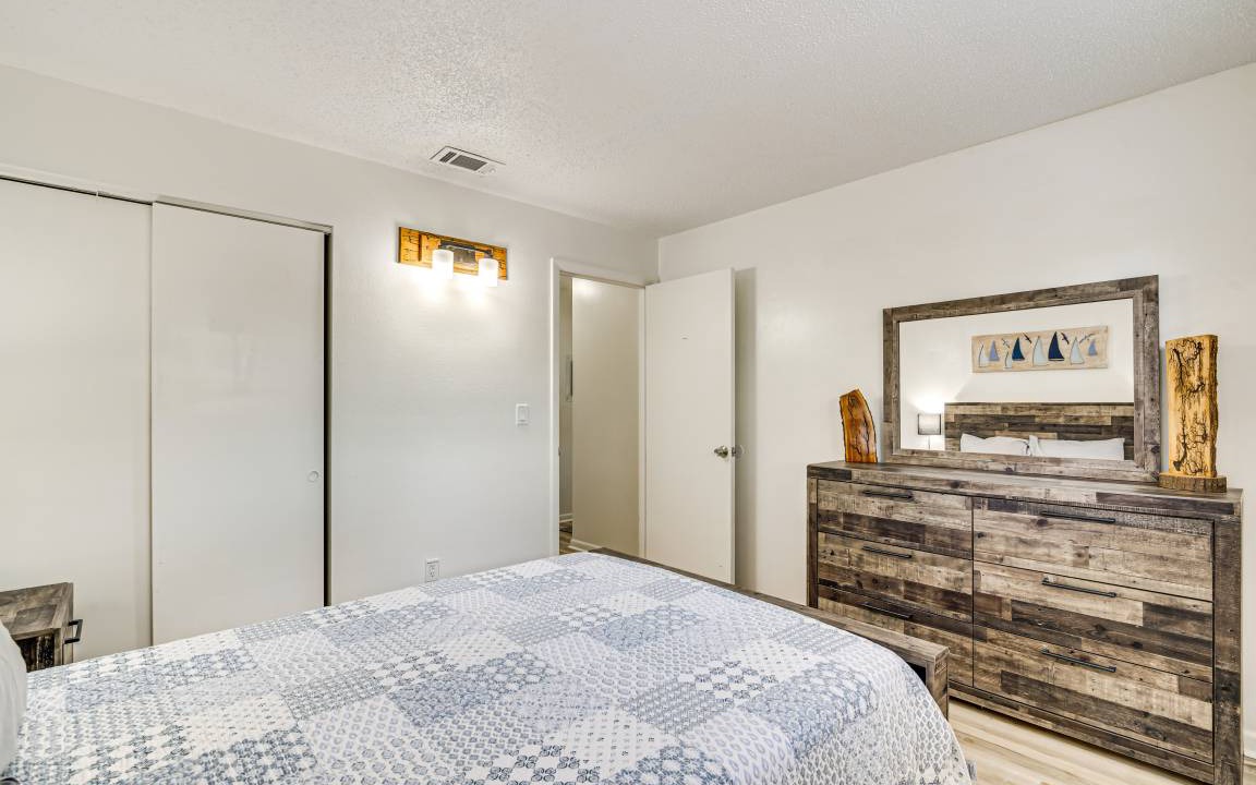 Photo of Bedroom in Silver Springs Shores