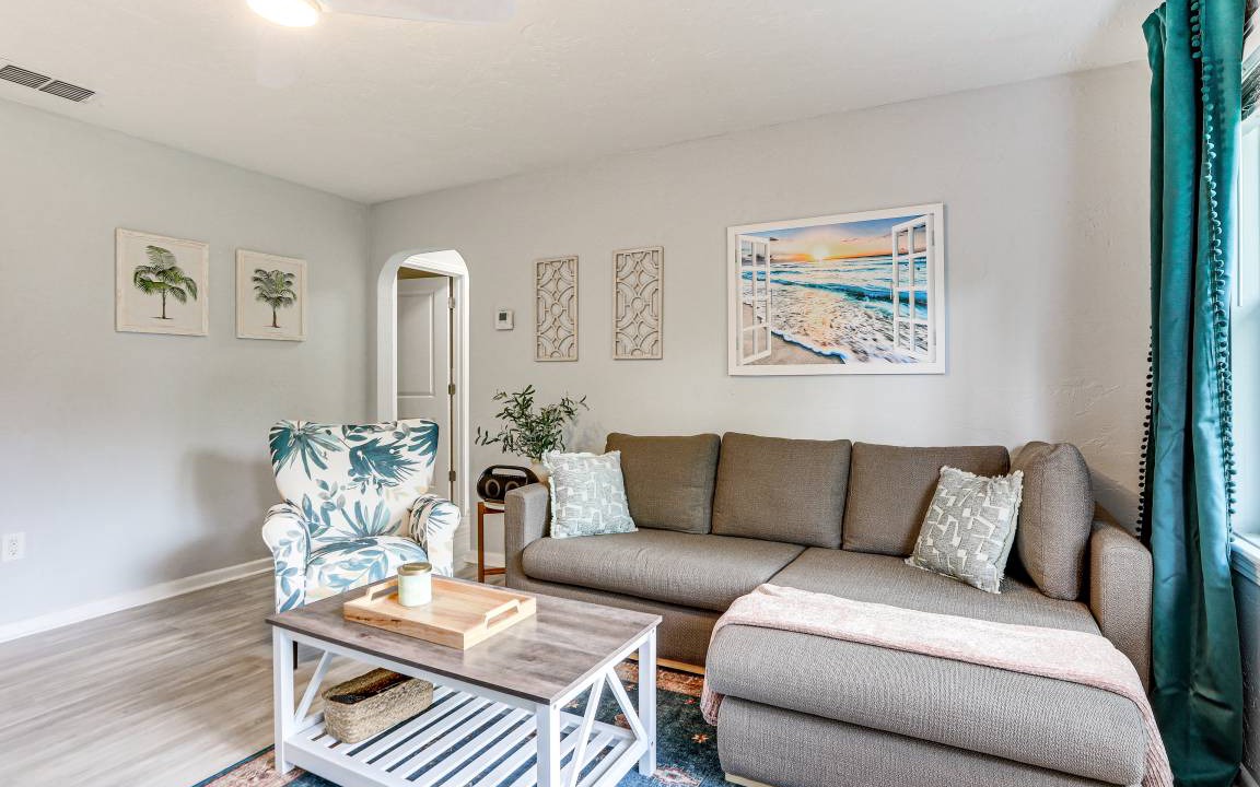Photo of Livingroom in Downtown