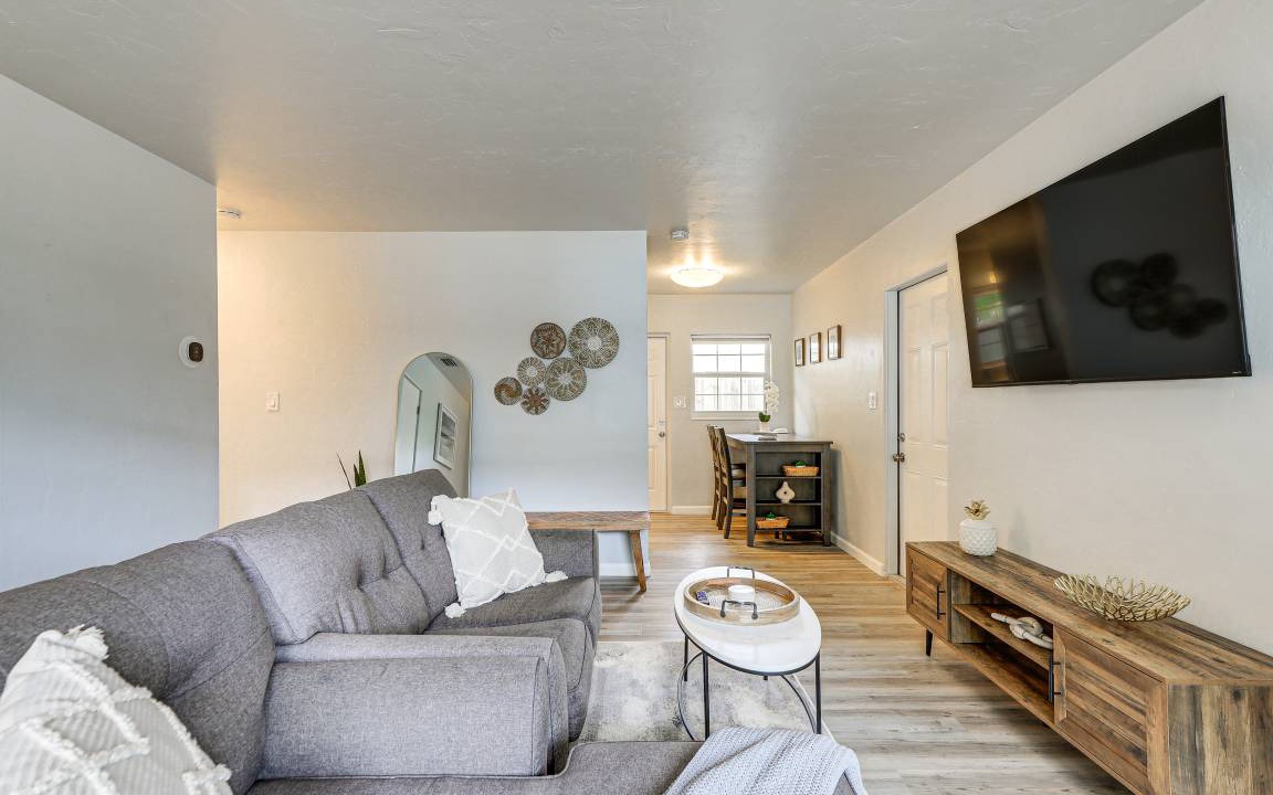 Photo of Livingroom in Gillespie Park