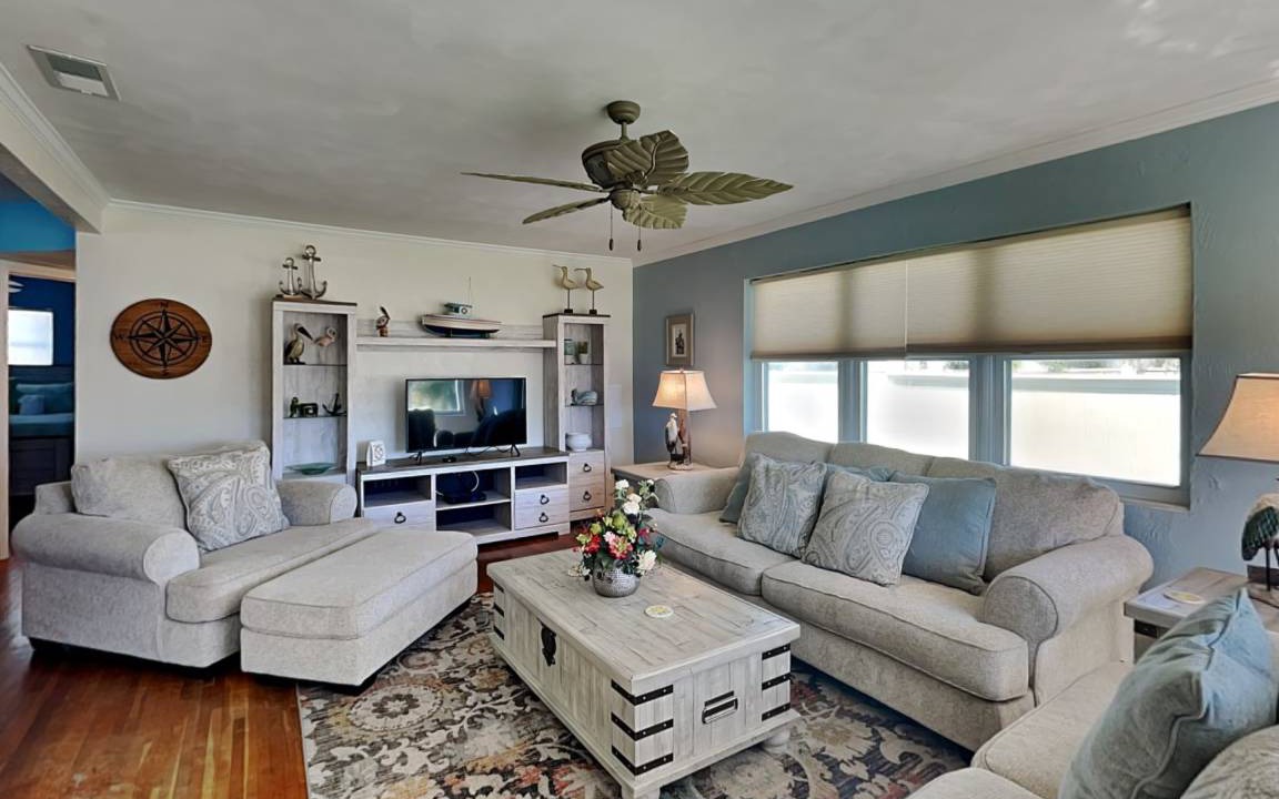 Photo of Livingroom in Plaza Shores