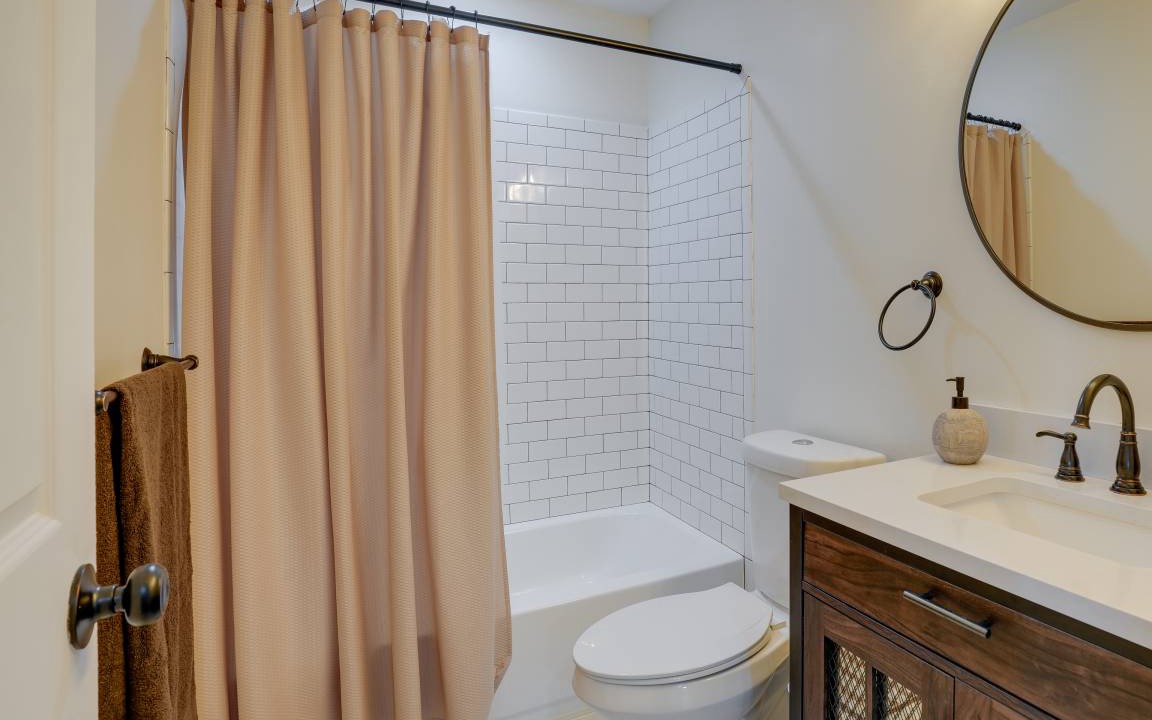 Photo of Bathroom in Eisenhower