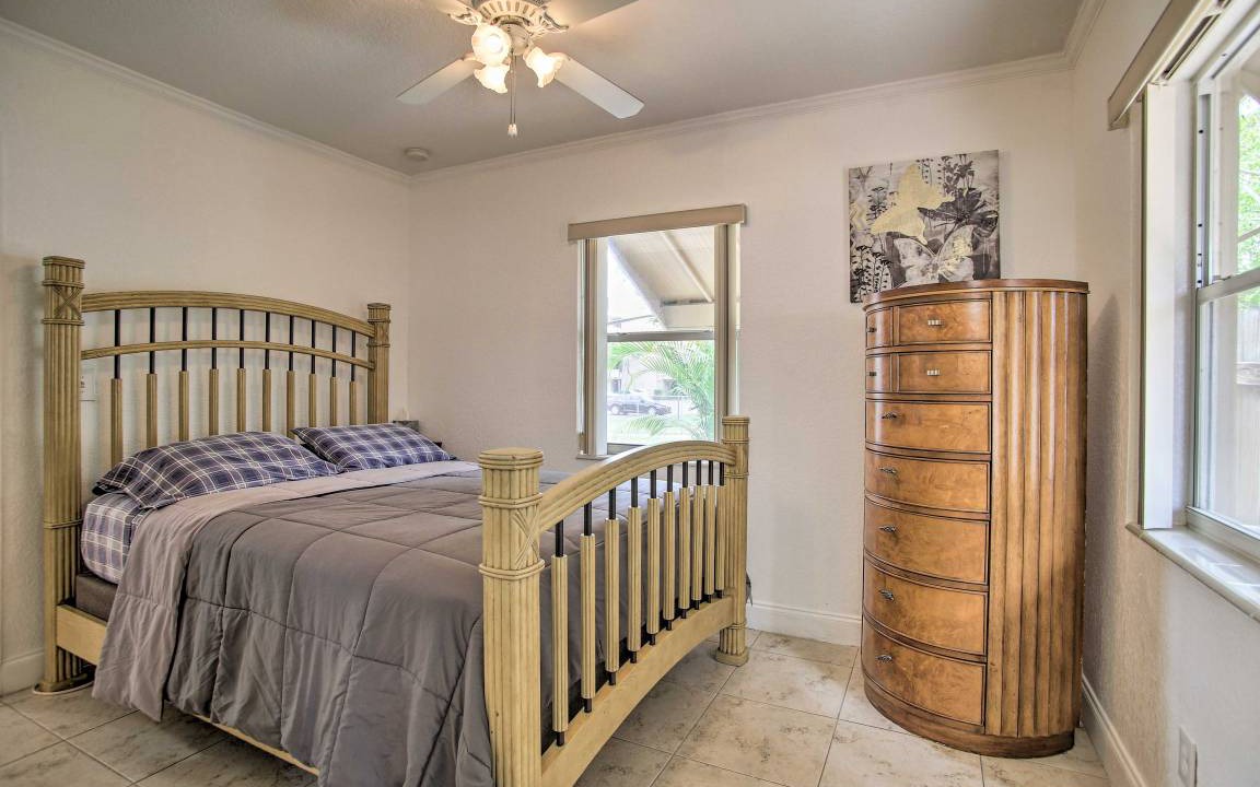 Photo of Bedroom in Dania Beach