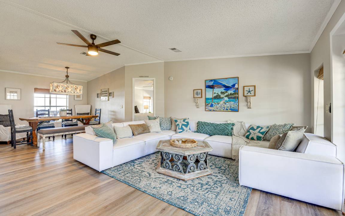 Photo of Livingroom in Doctors Inlet