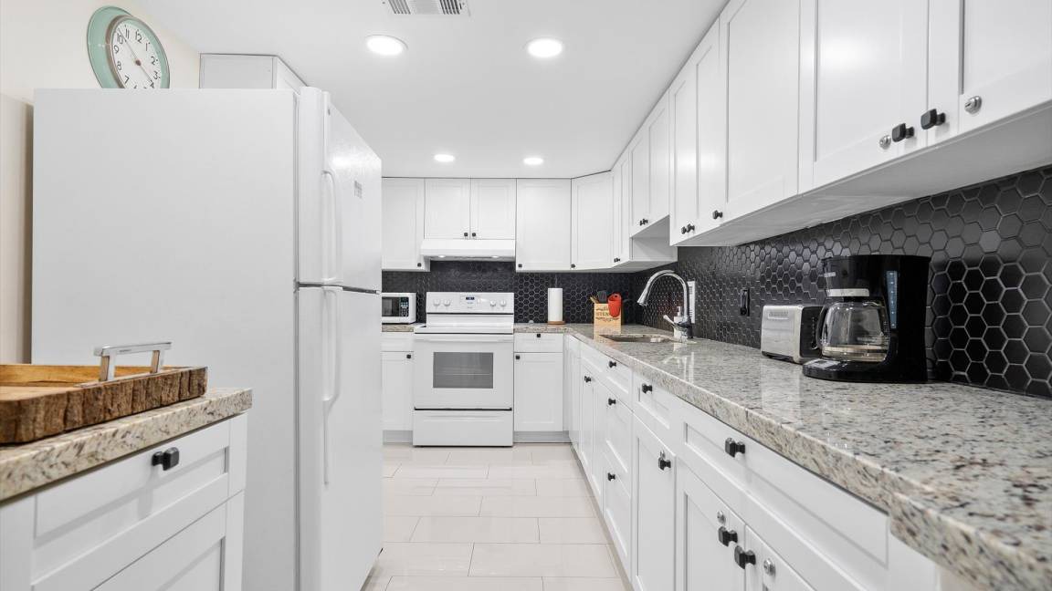 Photo of Kitchen in Hollywood South Central Beach