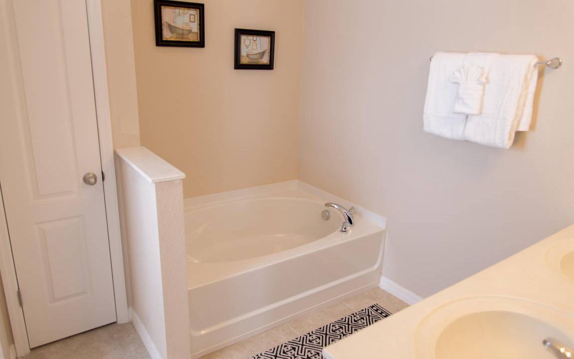 Photo of Bathroom in Trafalgar Village