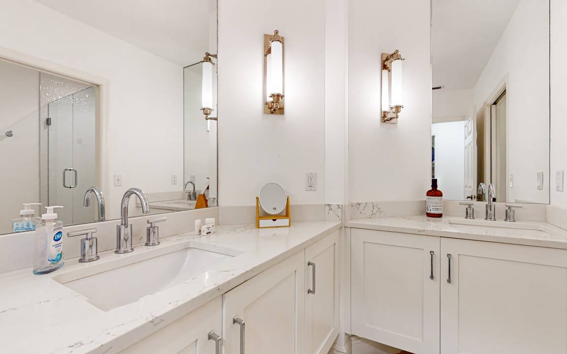 Photo of Bathroom in Vanderbilt Beach