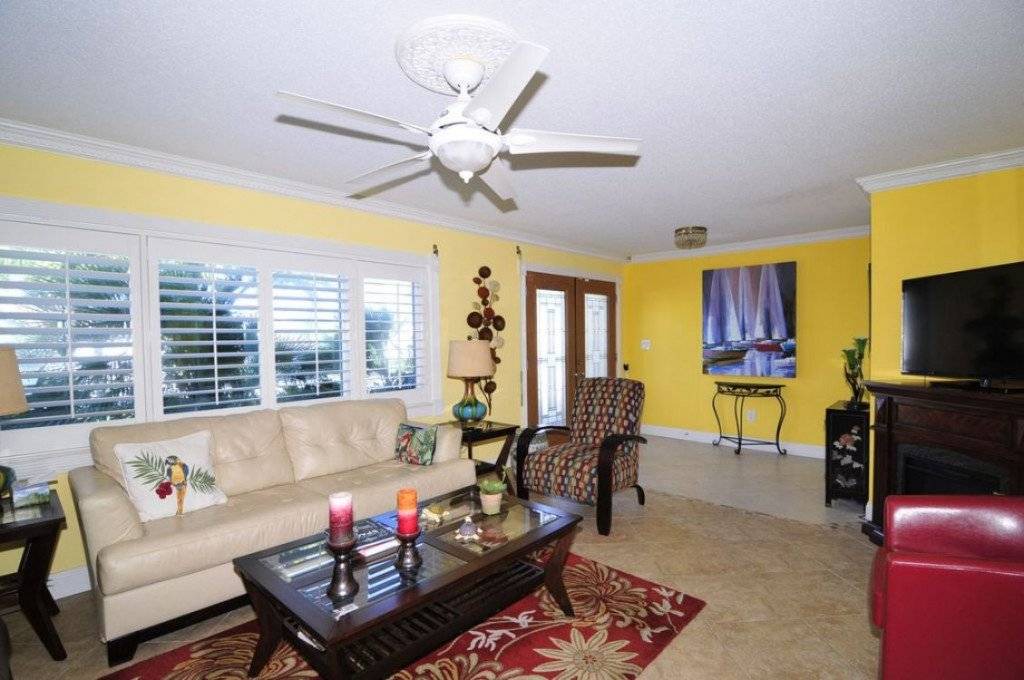 Photo of Livingroom in Bayview Park