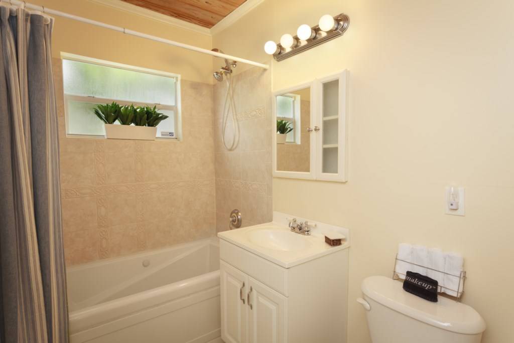 Photo of Bathroom in Flamingo Parks