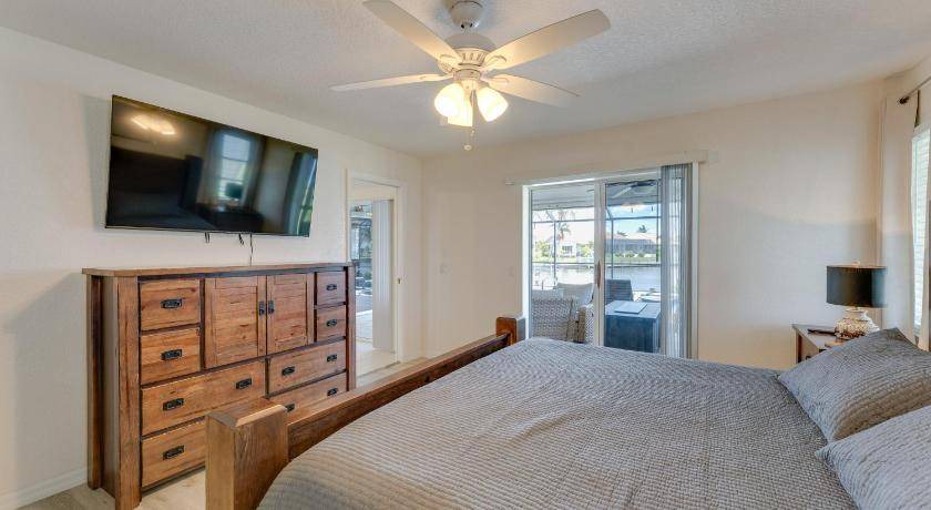 Photo of Bedroom in Burnt Store Isles