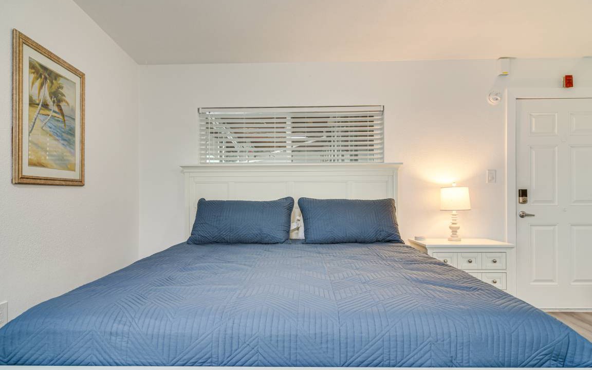 Photo of Bedroom in Pass-a-Grille Historic District