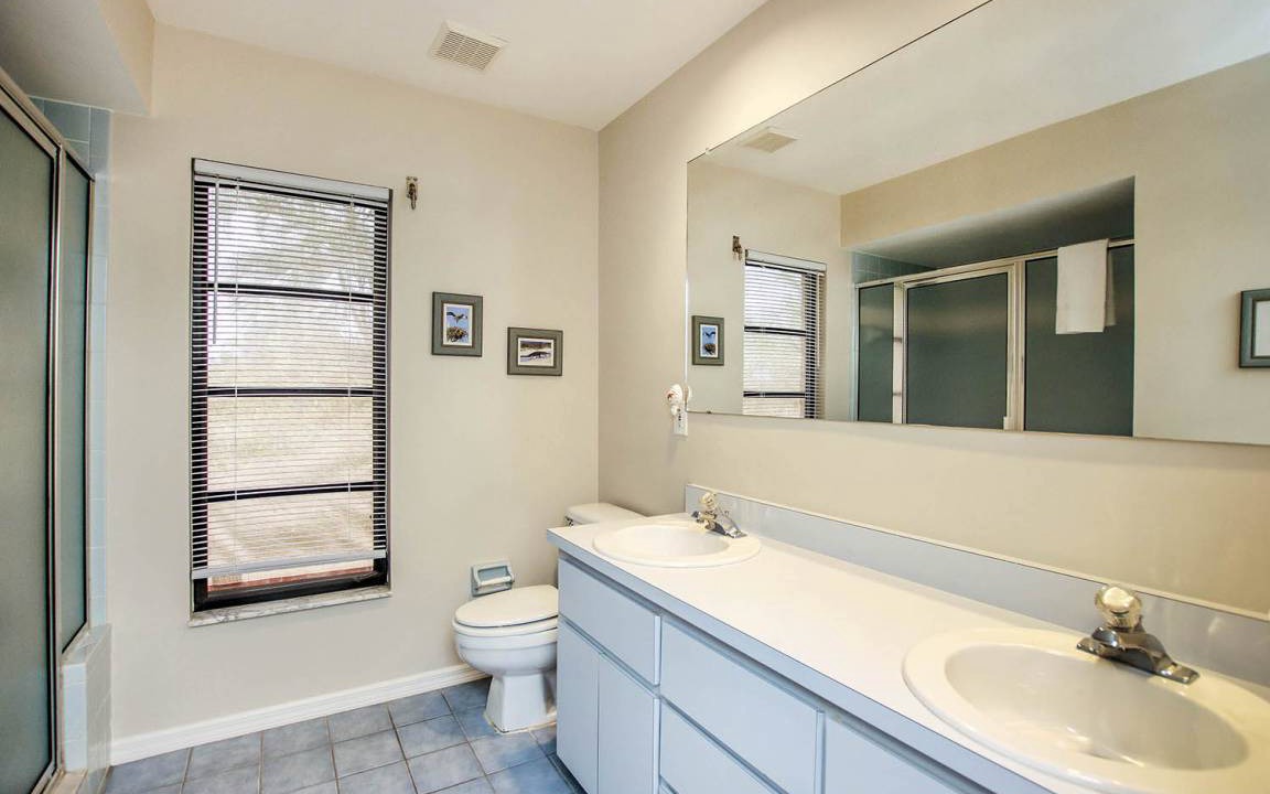 Photo of Bathroom in The Dunes