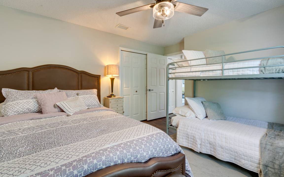 Photo of Bedroom in Berkeley Manor