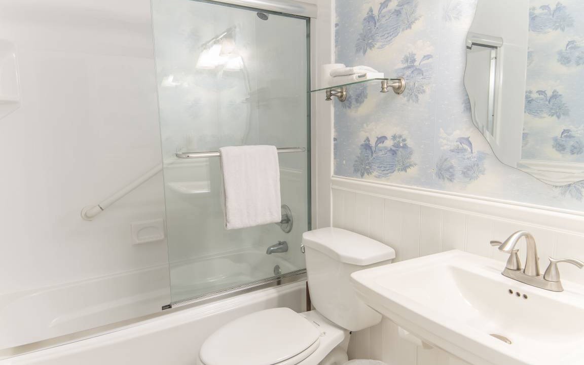 Photo of Bathroom in Surfcrest Village