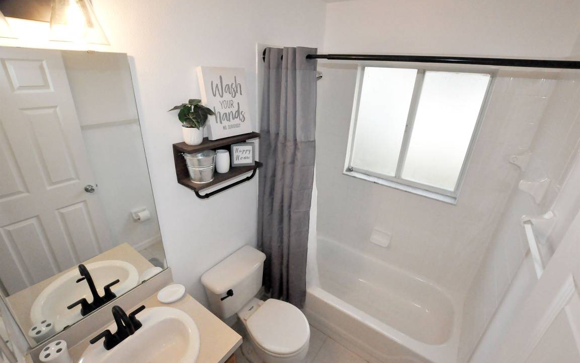 Photo of Bathroom in Thousand Oaks