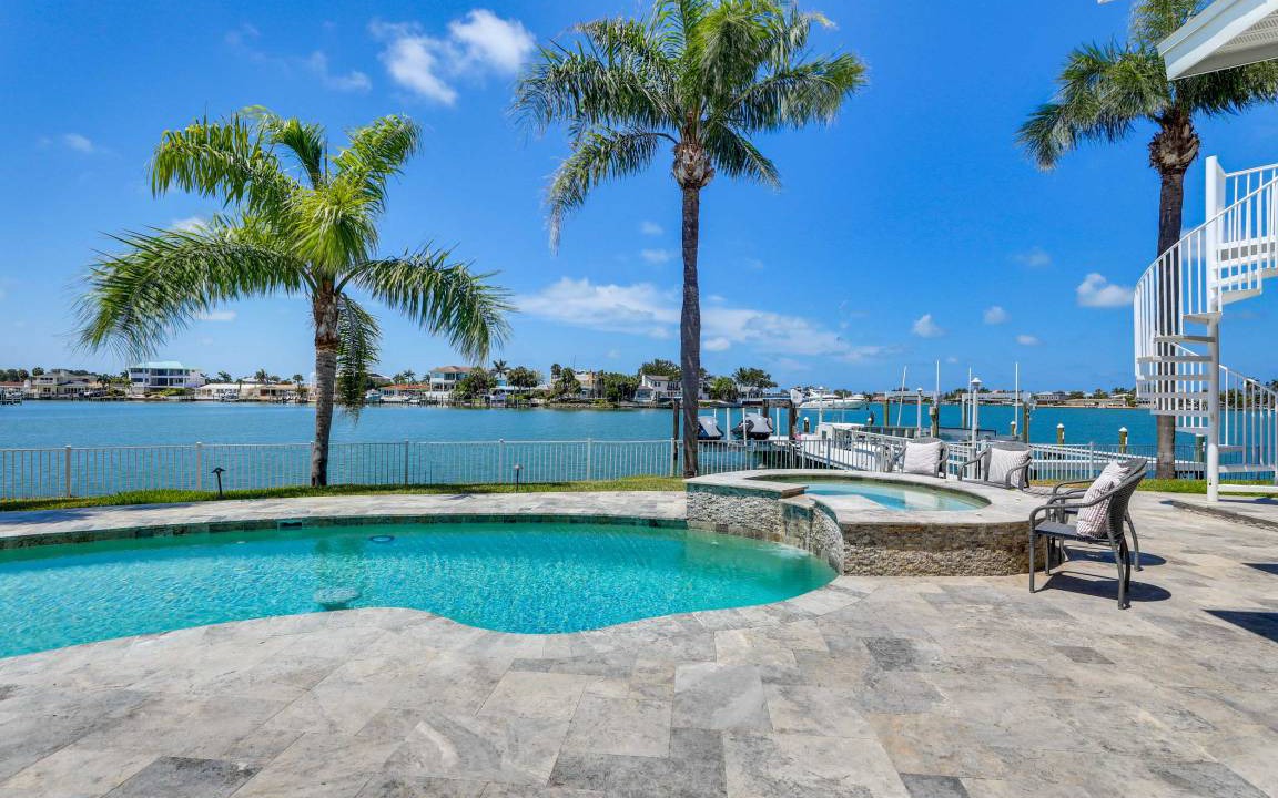 Photo of Patio Balcony in Causeway Isles
