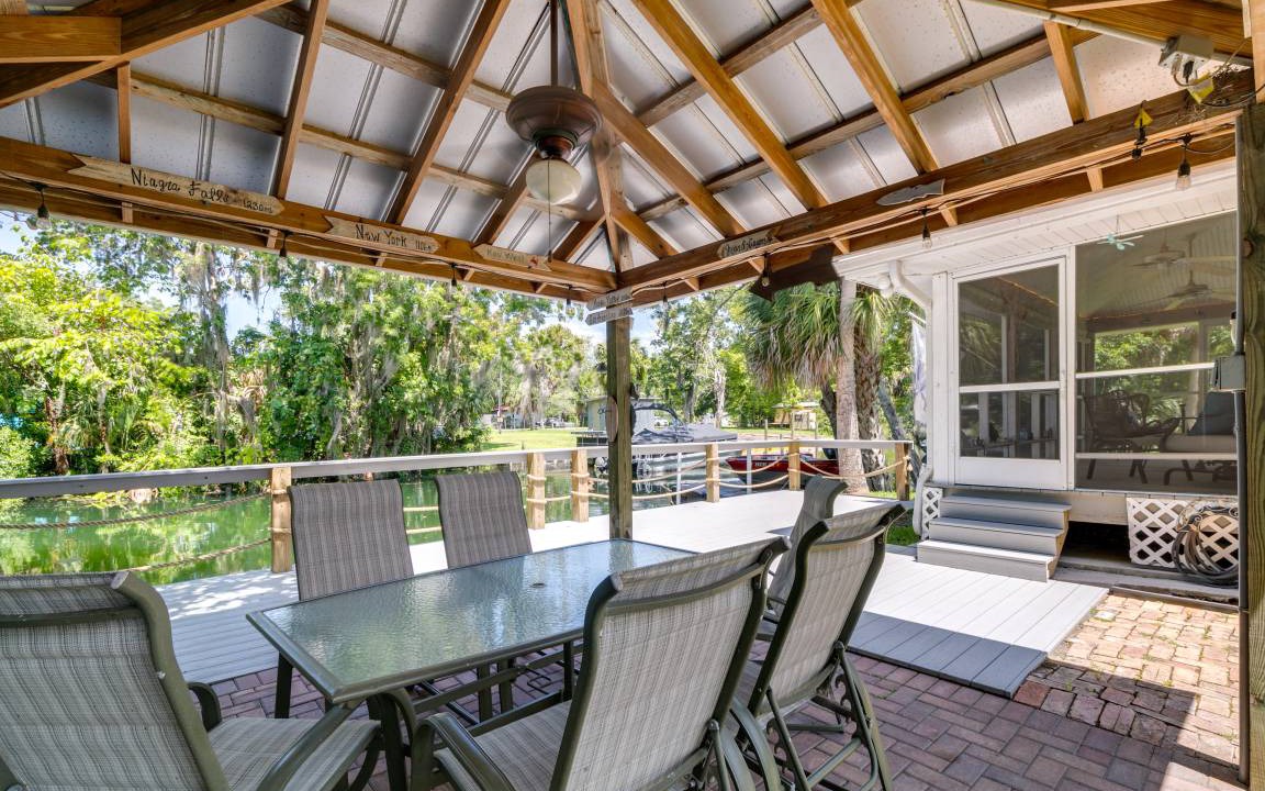 Photo of Patio Balcony in Weeki Wachee Gardens