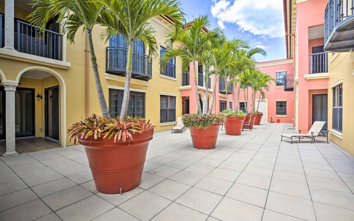 Photo of Buildings in Estero