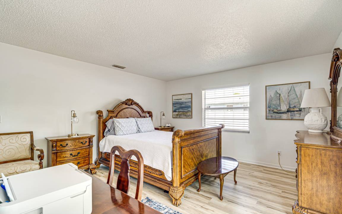 Photo of Bedroom in Silver Springs Shores