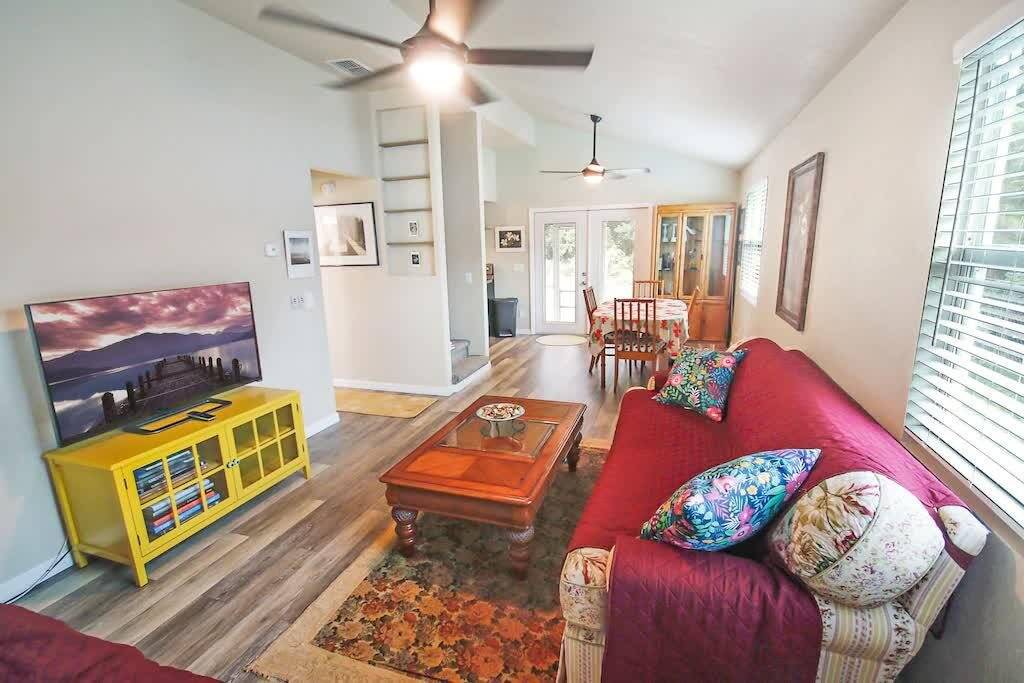 Photo of Livingroom in Pine Island Center