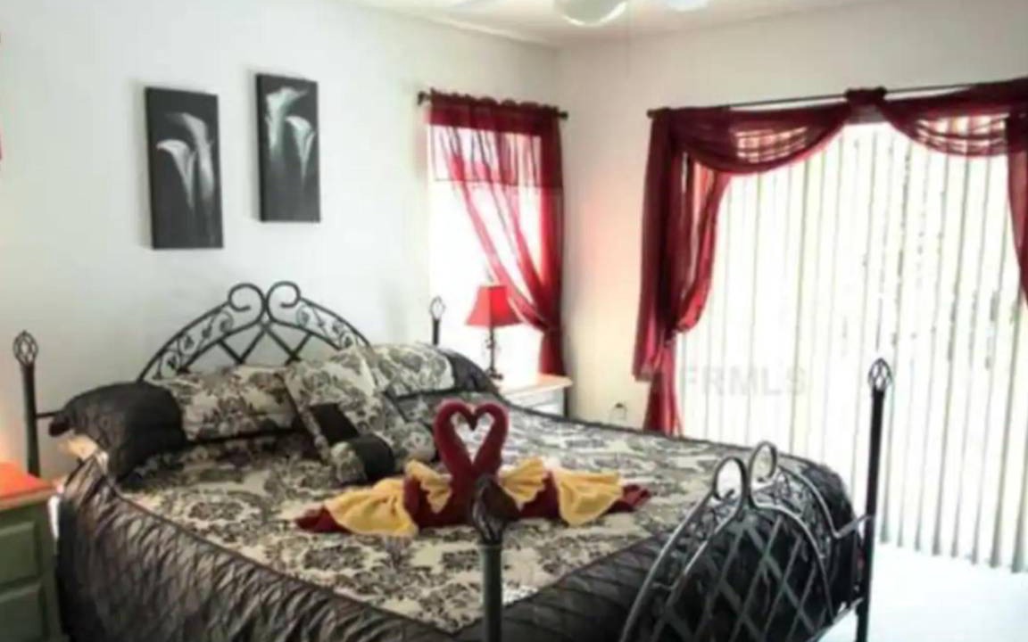 Photo of Bedroom in Crescent Lakes