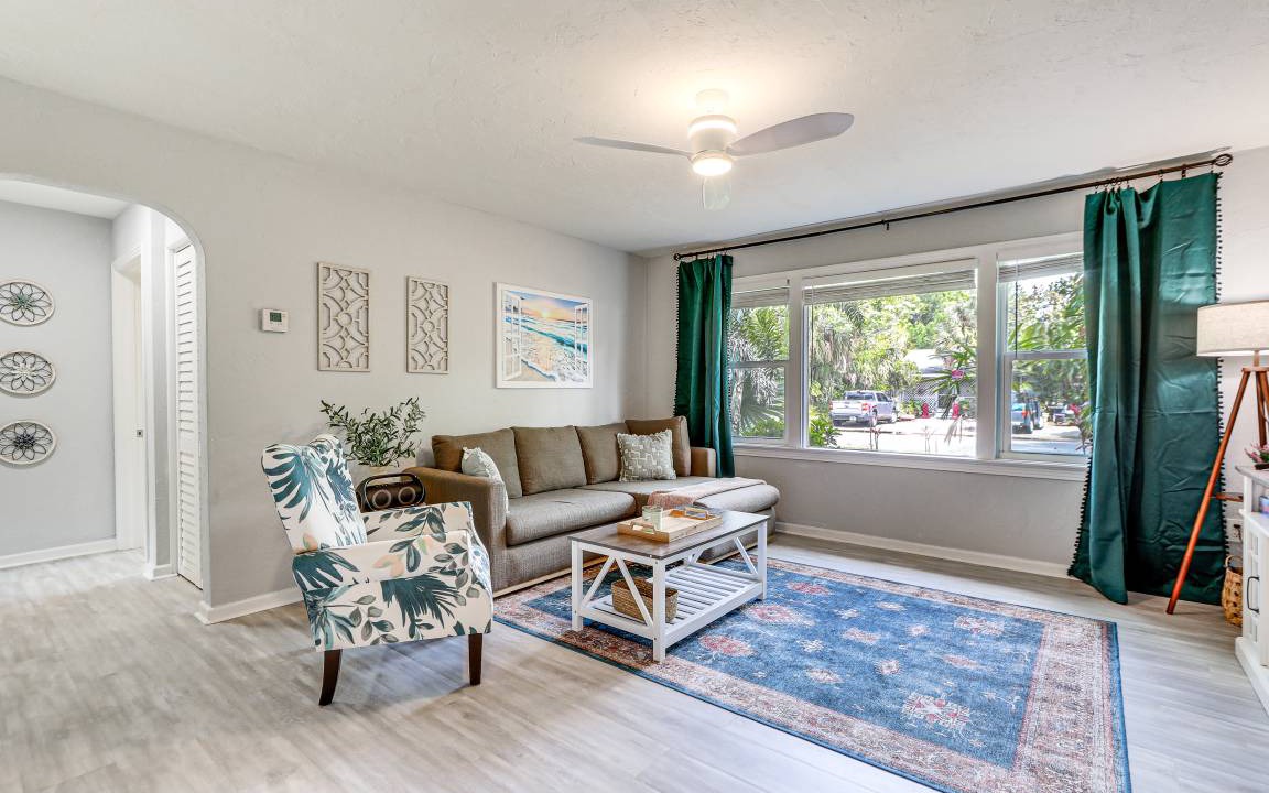 Photo of Livingroom in Downtown