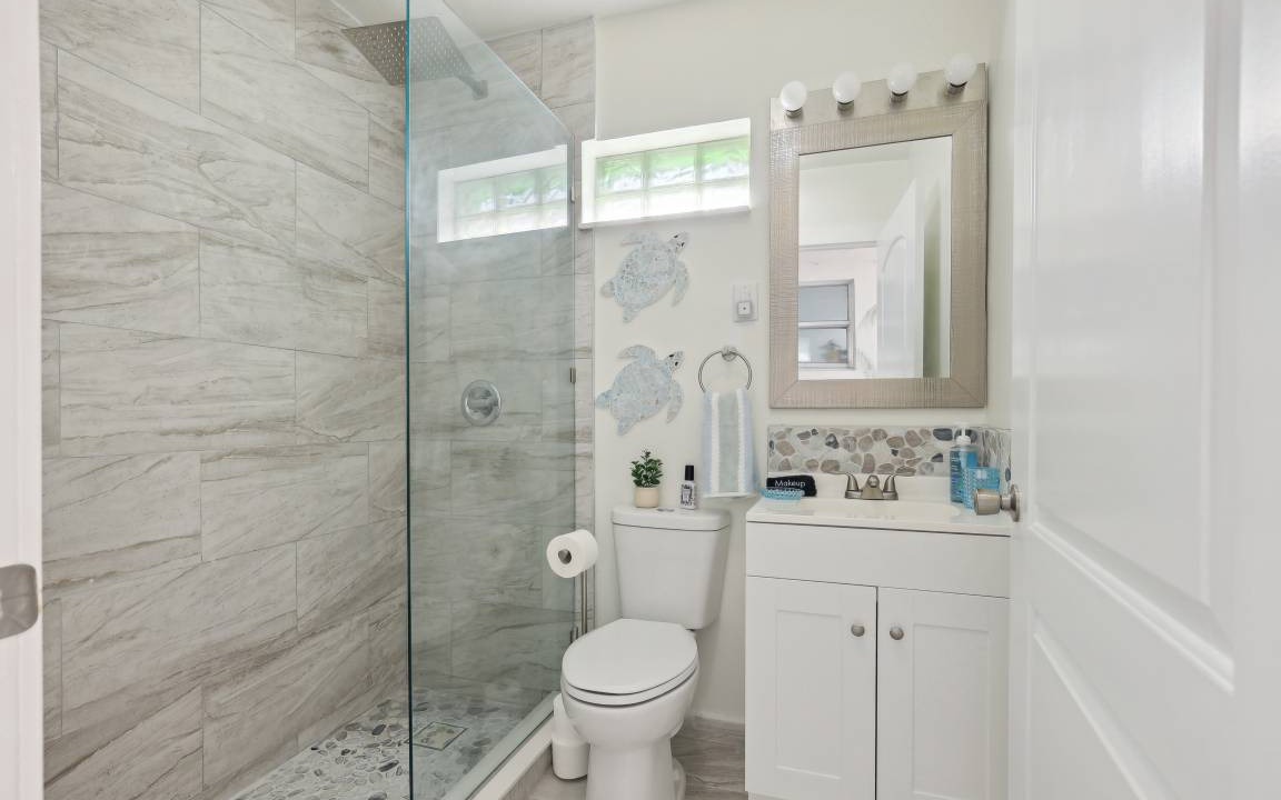 Photo of Bathroom in Beach Club Colony