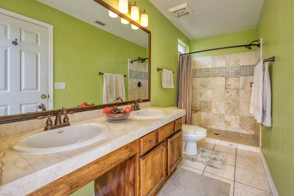 Photo of Bathroom in Lake Berkley