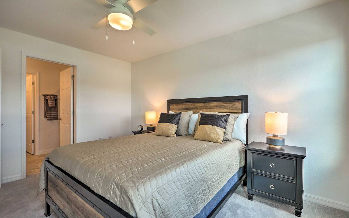Photo of Bedroom in River Hall