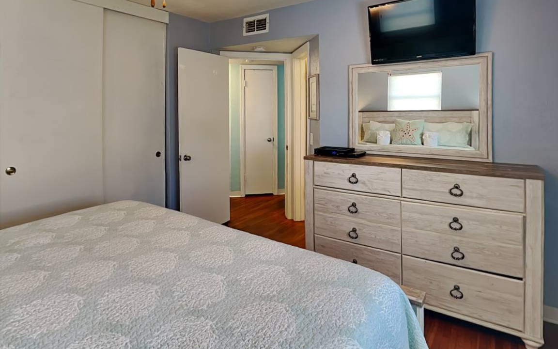 Photo of Bedroom in Plaza Shores