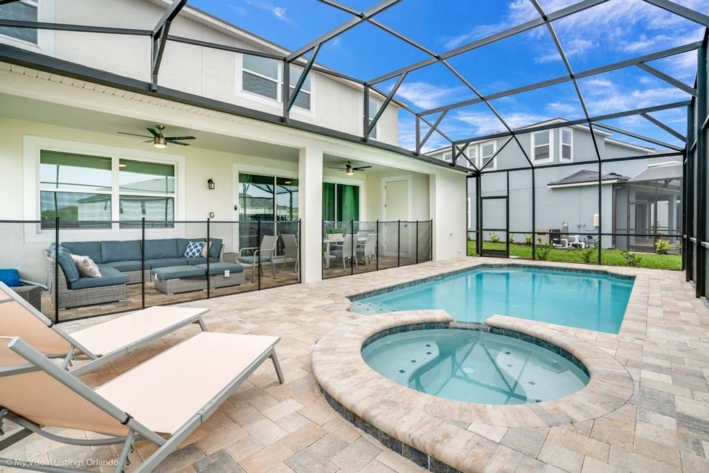 Photo of Patio Balcony in Bay Lake