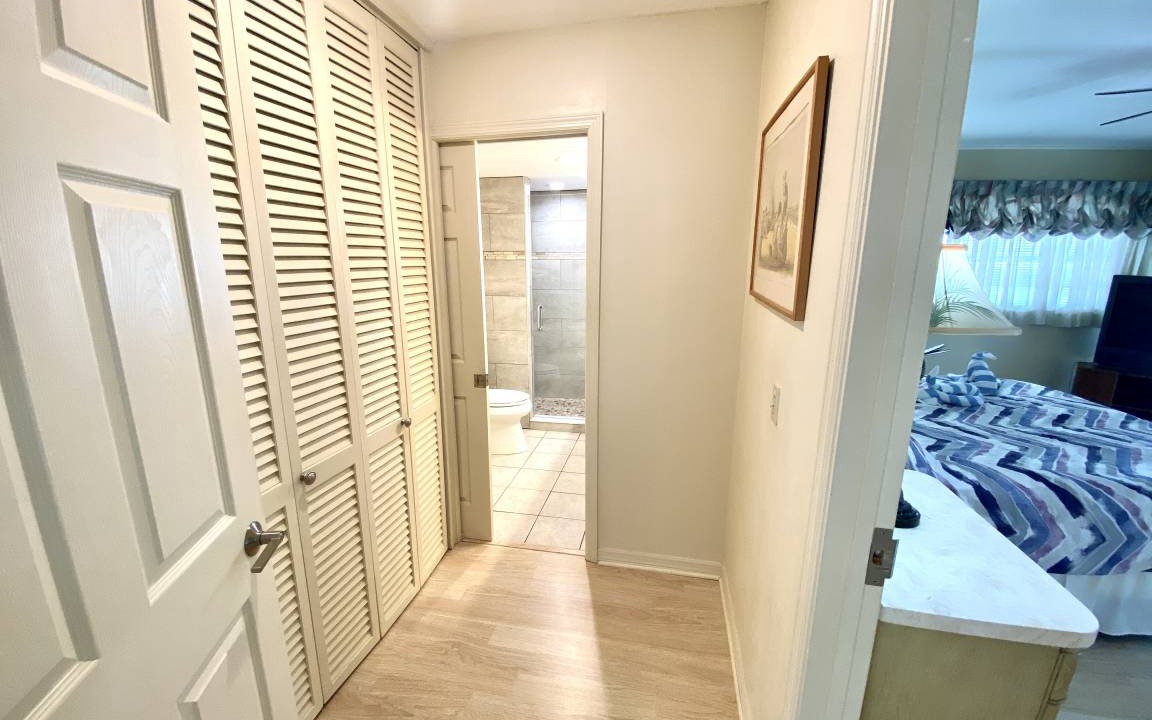 Photo of Bedroom in Mid Island