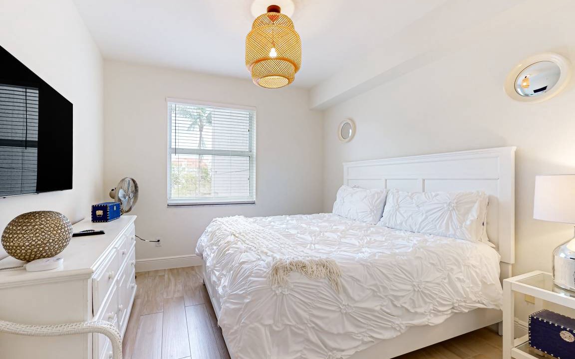 Photo of Bedroom in Vanderbilt Beach