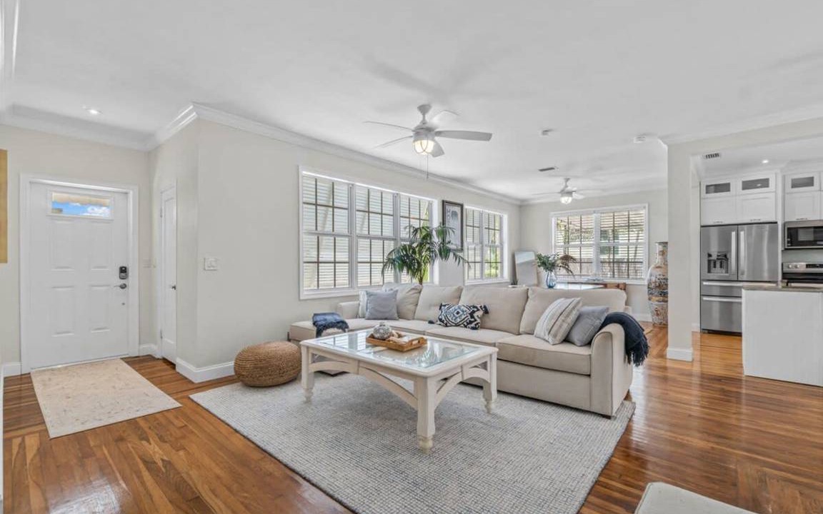 Photo of Livingroom in Northwood Shores