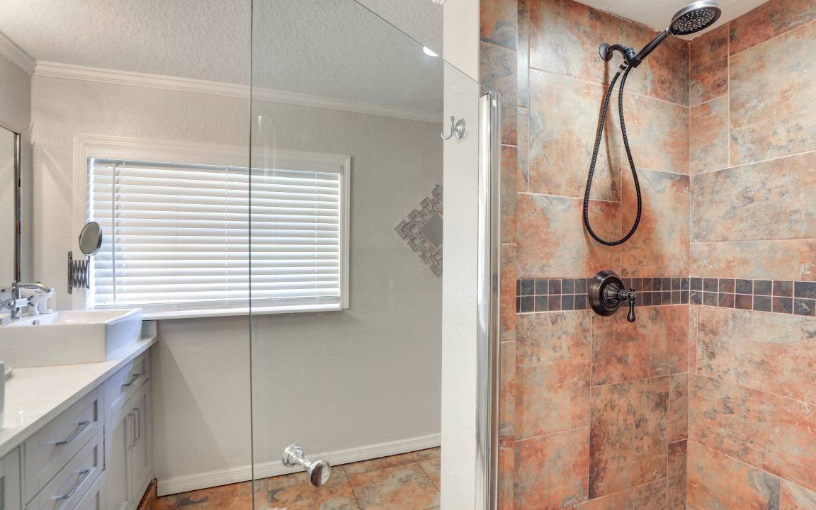 Photo of Bathroom in Flora Villa