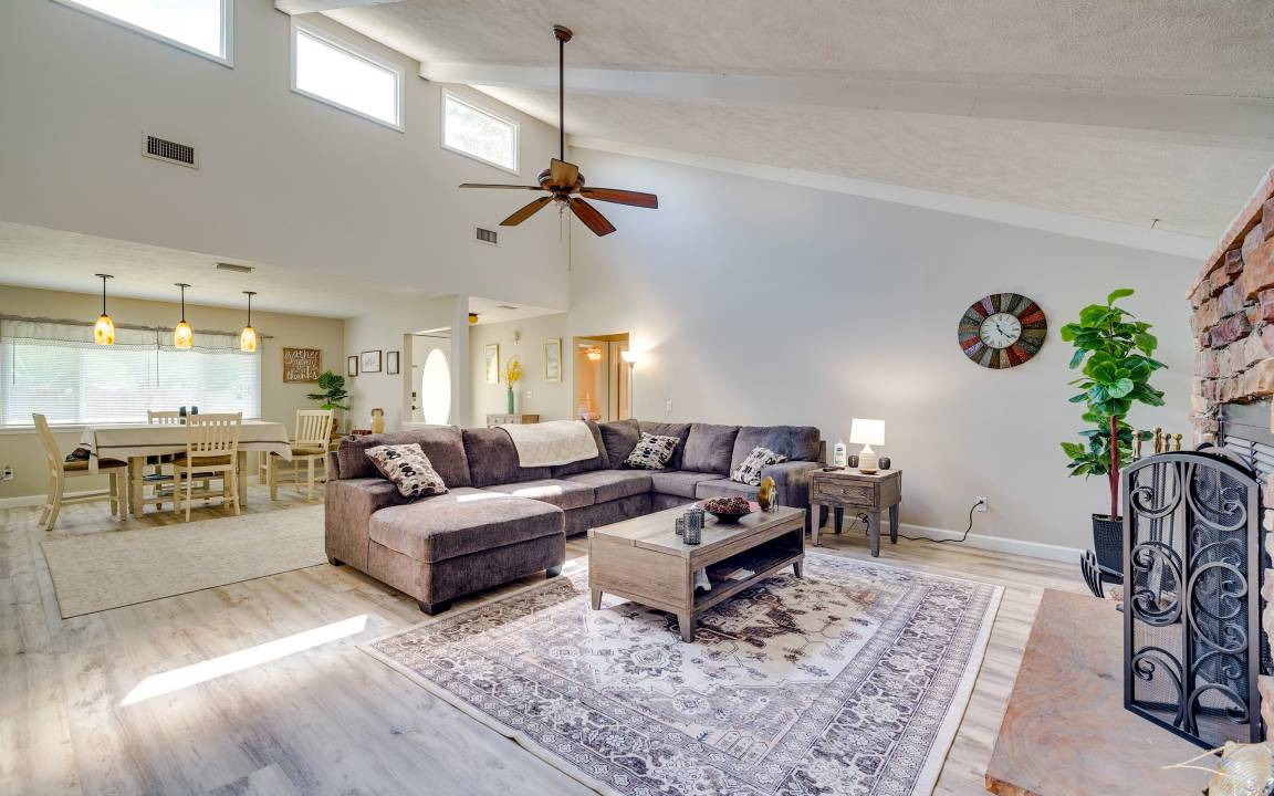 Photo of Livingroom in Candler
